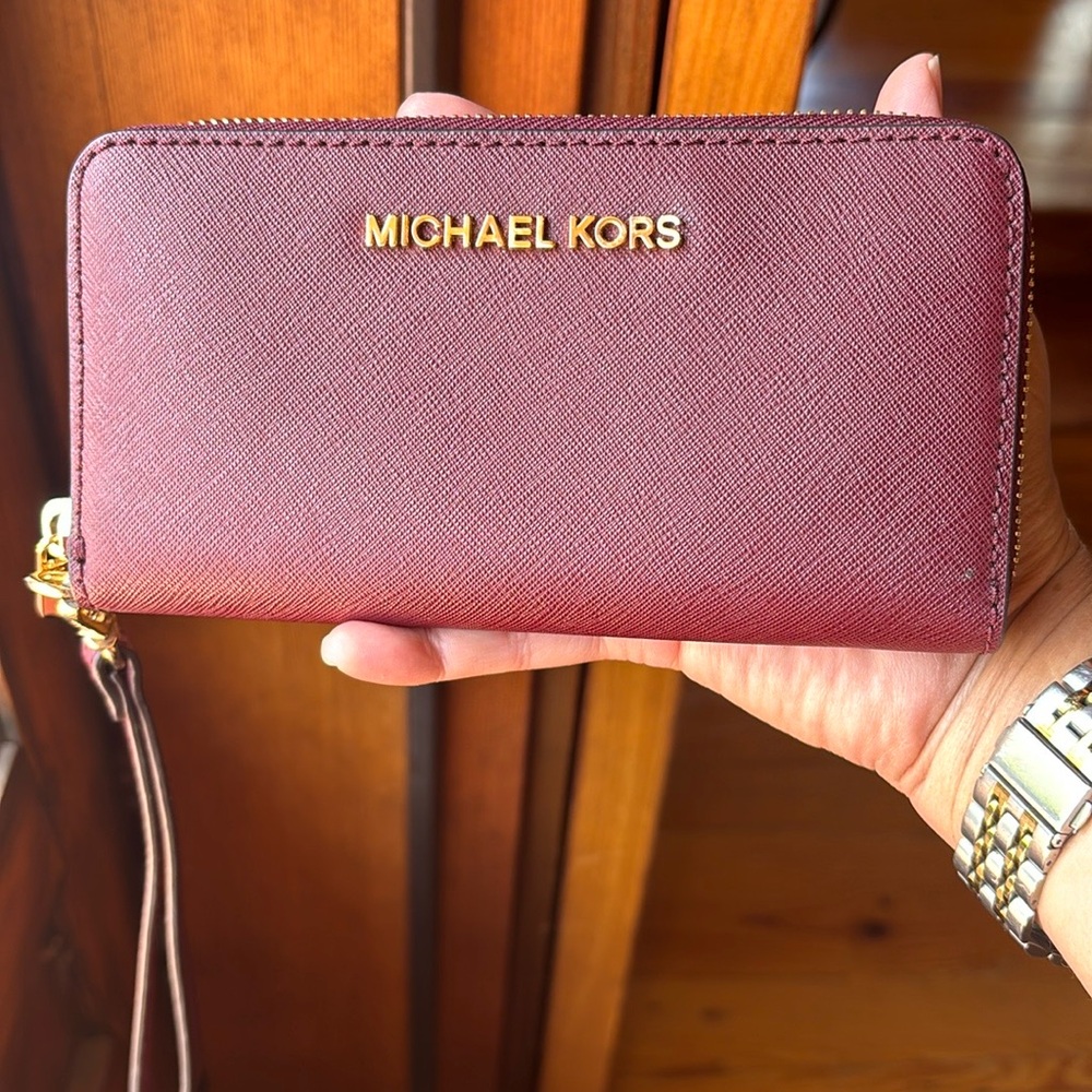 Michael Kors multi function wallet & wristlet. Brand new with tags.